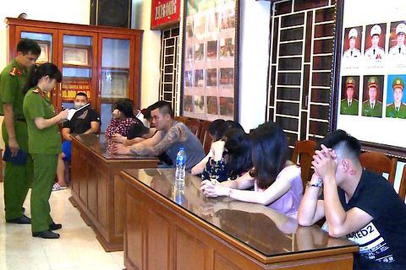 Khởi tố cựu cảnh sát giao thông nghi tổ chức sử dụng ma túy - Ảnh 1. Khởi tố cựu cảnh sát giao thông nghi tổ chức sử dụng ma túy - Ảnh 1.