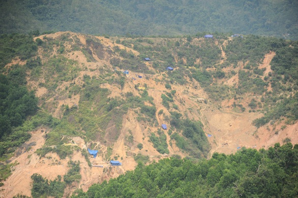 Bắt nghi can dùng dao đâm 1 người chết, 1 người bị thương ở bãi vàng - Ảnh 1. Bắt nghi can dùng dao đâm 1 người chết, 1 người bị thương ở bãi vàng - Ảnh 1.