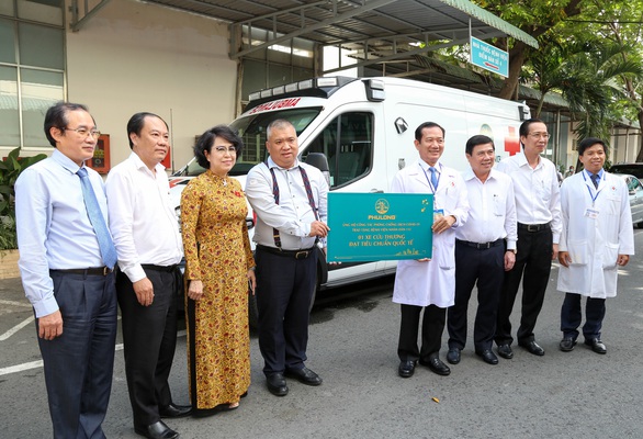 Trao xe cứu thương và buồng cách ly áp lực âm cho Bệnh viện Nhân dân 115 - Ảnh 1. Trao xe cứu thương và buồng cách ly áp lực âm cho Bệnh viện Nhân dân 115 - Ảnh 1.