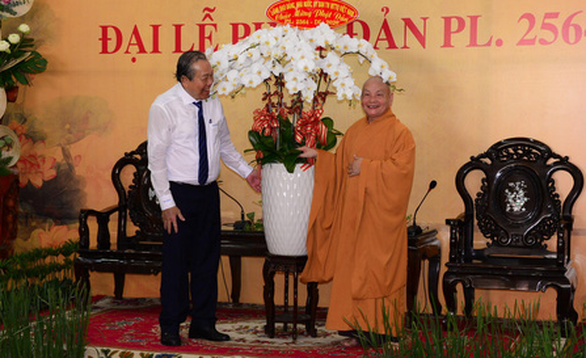 Phó thủ tướng Trương Hòa Bình chúc mừng đại lễ Phật đản tại TP.HCM - Ảnh 1. Phó thủ tướng Trương Hòa Bình chúc mừng đại lễ Phật đản tại TP.HCM - Ảnh 1.