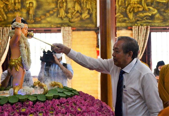 Phó thủ tướng Trương Hòa Bình chúc mừng đại lễ Phật đản tại TP.HCM - Ảnh 2.