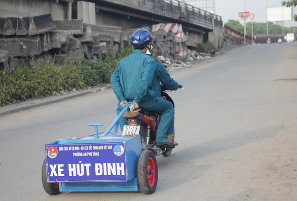 Highway 1 through Ho Chi Minh City is dense ... nails during the holiday season - Photo 7.