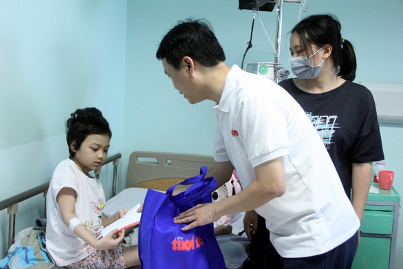 Con sẽ ăn thật nhiều để mau khỏi bệnh - Ảnh 1. Con sẽ ăn thật nhiều để mau khỏi bệnh - Ảnh 1.