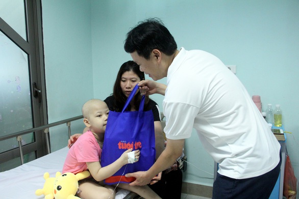 Con sẽ ăn thật nhiều để mau khỏi bệnh - Ảnh 3. Con sẽ ăn thật nhiều để mau khỏi bệnh - Ảnh 3.