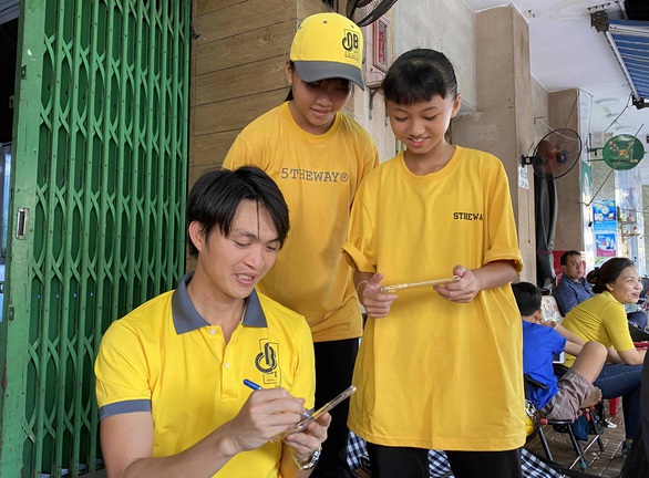 Cựu Quả bóng vàng nữ Việt Nam Kiều Trinh mở quán cà phê - Ảnh 2. Cựu Quả bóng vàng nữ Việt Nam Kiều Trinh mở quán cà phê - Ảnh 2.
