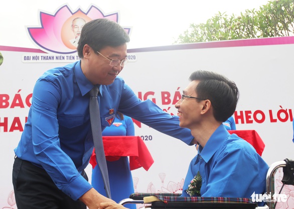 Trao huy hiệu thanh niên tiên tiến làm theo lời Bác cho 401 bạn trẻ - Ảnh 2. Trao huy hiệu thanh niên tiên tiến làm theo lời Bác cho 401 bạn trẻ - Ảnh 2.