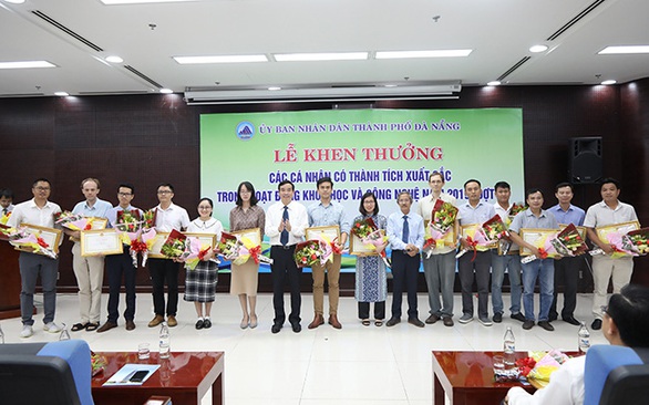 Đà Nẵng trao thưởng cho các nhà khoa học ĐH Duy Tân - Ảnh 5. Đà Nẵng trao thưởng cho các nhà khoa học ĐH Duy Tân - Ảnh 5.