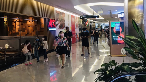 Hàng nghìn du khách đội mưa vui chơi nhân dịp 1-6 - Ảnh 7. Hàng nghìn du khách đội mưa vui chơi nhân dịp 1-6 - Ảnh 7.