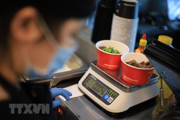Dù khó khăn, tiệm phở Việt ở Nga vẫn làm cơm trưa cho y bác sĩ chống dịch - Ảnh 2. Dù khó khăn, tiệm phở Việt ở Nga vẫn làm cơm trưa cho y bác sĩ chống dịch - Ảnh 2.