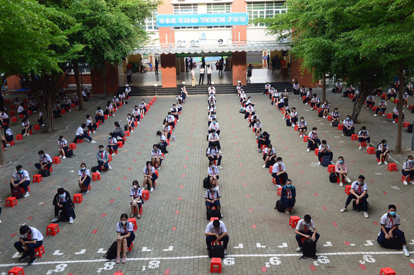 Sáng nay 4-5, học sinh 63 tỉnh thành trở lại trường - Ảnh 3.
