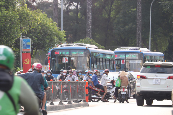 Phòng dịch COVID-19, TP.HCM tạm ngưng 5 tuyến xe buýt đi Đồng Nai - Ảnh 1.