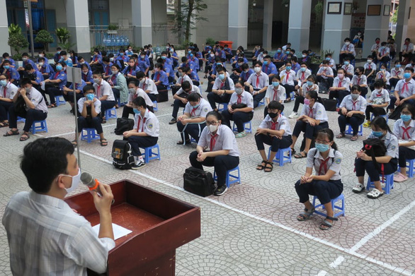 Sáng nay 4-5, học sinh 63 tỉnh thành trở lại trường - Ảnh 6.