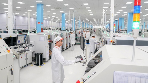 VinSmart hợp tác với hãng thiết kế Ý thay áo kiểu dáng điện thoại - Ảnh 1. VinSmart hợp tác với hãng thiết kế Ý thay áo kiểu dáng điện thoại - Ảnh 1.
