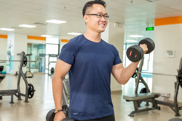 Trí thức trẻ: mê thể thao, say học hỏi - Kỳ 2: Thầy phó hiệu trưởng 8X mê tập gym - Ảnh 1. Trí thức trẻ: mê thể thao, say học hỏi - Kỳ 2: Thầy phó hiệu trưởng 8X mê tập gym - Ảnh 1.
