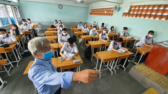 Học sinh đi học trở lại: Trường tìm đủ cách chống nóng - Ảnh 1. Học sinh đi học trở lại: Trường tìm đủ cách chống nóng - Ảnh 1.