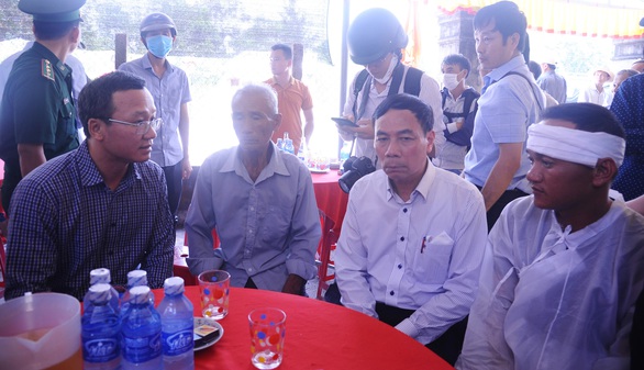 Tìm thấy nạn nhân thứ ba vụ lật ghe trên sông Thu Bồn - Ảnh 2. Tìm thấy nạn nhân thứ ba vụ lật ghe trên sông Thu Bồn - Ảnh 2.