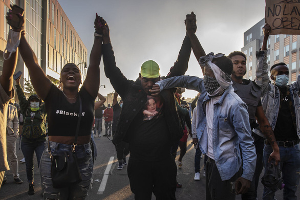 Bạo loạn nghiêm trọng nhất ở Mỹ kể từ sau vụ ám sát mục sư Martin Luther King - Ảnh 3.