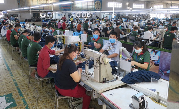 ‘Tăng trưởng kinh tế 2020 của VN dự báo thấp nhất trong vòng vài chục năm - Ảnh 2. ‘Tăng trưởng kinh tế 2020 của VN dự báo thấp nhất trong vòng vài chục năm - Ảnh 2.