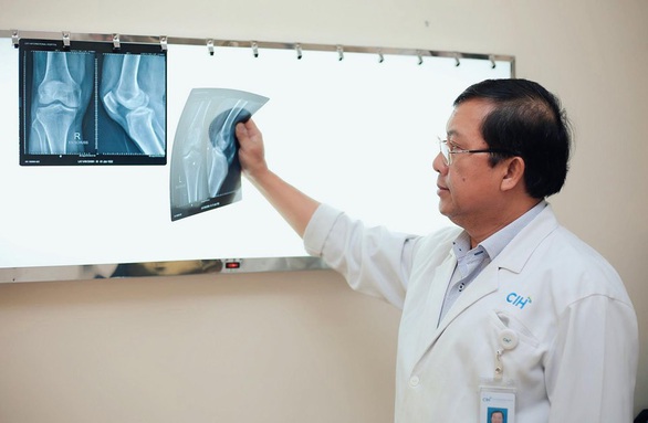 Phẫu thuật thay khớp háng, khớp gối giúp phục hồi vận động cho bệnh nhân - Ảnh 1. Phẫu thuật thay khớp háng, khớp gối giúp phục hồi vận động cho bệnh nhân - Ảnh 1.