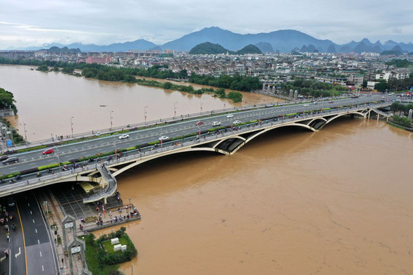 Hàng chục người chết, mất tích do mưa dông ở Trung Quốc - Ảnh 2.