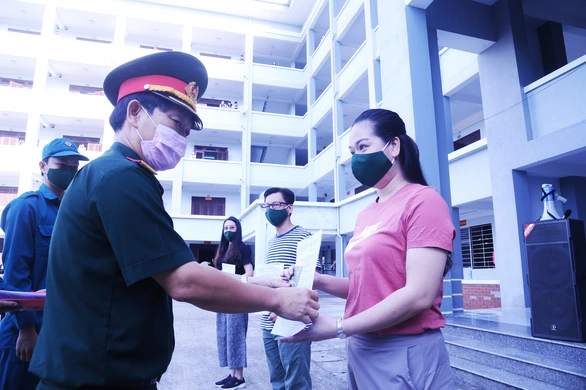 Hàng trăm bà bầu vui vẻ rời khu cách ly, đặt tên con là Quảng Nam để lưu dấu kỷ niệm - Ảnh 3. Hàng trăm bà bầu vui vẻ rời khu cách ly, đặt tên con là Quảng Nam để lưu dấu kỷ niệm - Ảnh 3.