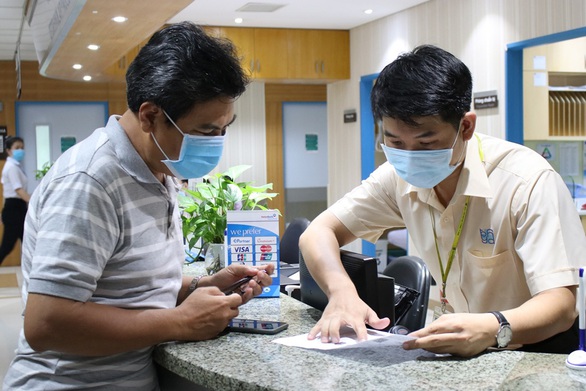 “Đưa mẹ đi cấp cứu, trong túi có mấy đồng bạc lẻ tưởng gặp khó rồi chứ” - Ảnh 4. “Đưa mẹ đi cấp cứu, trong túi có mấy đồng bạc lẻ tưởng gặp khó rồi chứ” - Ảnh 4.