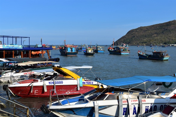 Bến tàu du lịch mới ở Nha Trang... lộn xộn - Ảnh 2. Bến tàu du lịch mới ở Nha Trang... lộn xộn - Ảnh 2.