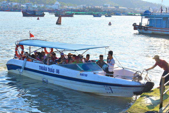 Bến tàu du lịch mới ở Nha Trang... lộn xộn - Ảnh 1. Bến tàu du lịch mới ở Nha Trang... lộn xộn - Ảnh 1.