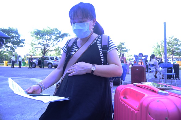 Hàng trăm bà bầu vui vẻ rời khu cách ly, đặt tên con là Quảng Nam để lưu dấu kỷ niệm - Ảnh 4. Hàng trăm bà bầu vui vẻ rời khu cách ly, đặt tên con là Quảng Nam để lưu dấu kỷ niệm - Ảnh 4.