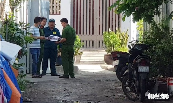 Phong tỏa hiện trường vụ nghi phóng hỏa nhà trọ làm 3 người chết - Ảnh 5. Phong tỏa hiện trường vụ nghi phóng hỏa nhà trọ làm 3 người chết - Ảnh 5.