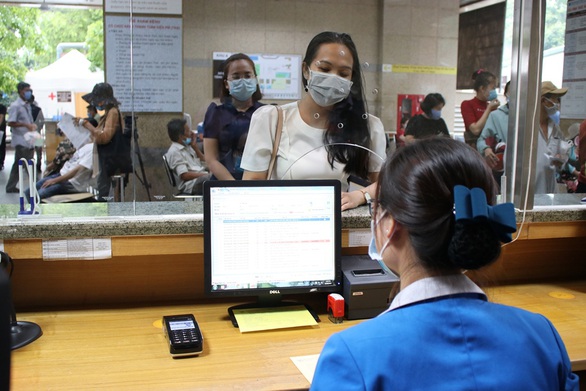 Hơn 25% người bệnh ngoại trú thanh toán viện phí không dùng tiền mặt - Ảnh 1. Hơn 25% người bệnh ngoại trú thanh toán viện phí không dùng tiền mặt - Ảnh 1.