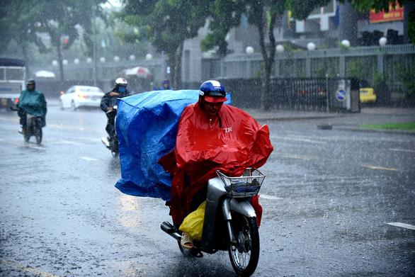 TP.HCM sắp có mưa lớn, ngập nặng do bão số 1 hút gió tây nam - Ảnh 1.