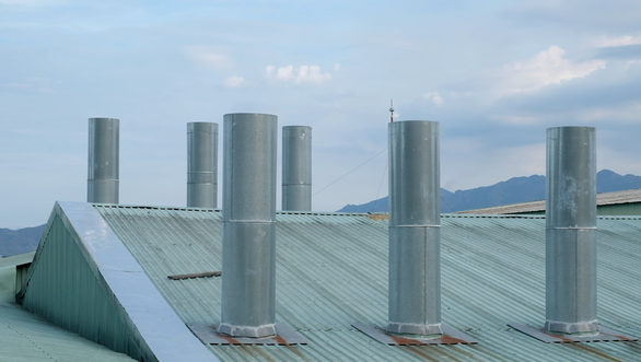 Cả thôn cửa đóng then cài vì xưởng sản xuất đồ gỗ mỹ nghệ - Ảnh 3. Cả thôn cửa đóng then cài vì xưởng sản xuất đồ gỗ mỹ nghệ - Ảnh 3.