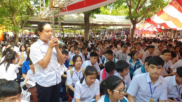 Sáng nay 13-6, mở màn chương trình tư vấn tuyển sinh - hướng nghiệp 2020 - Ảnh 10. Sáng nay 13-6, mở màn chương trình tư vấn tuyển sinh - hướng nghiệp 2020 - Ảnh 10.