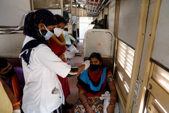 Ấn Độ dùng 500 toa tàu làm bệnh viện dã chiến cho bệnh nhân COVID-19 - Ảnh 1.
