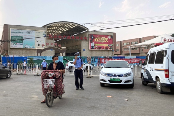 Bắc Kinh phong tỏa, dập ổ dịch COVID-19 mới xuất hiện - Ảnh 1. Bắc Kinh phong tỏa, dập ổ dịch COVID-19 mới xuất hiện - Ảnh 1.