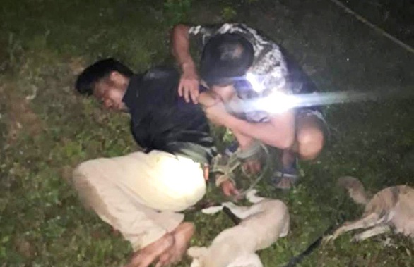Bắt giữ 2 nghi phạm đánh bả trộm 30 con chó, mèo trong 1 đêm - Ảnh 2. Bắt giữ 2 nghi phạm đánh bả trộm 30 con chó, mèo trong 1 đêm - Ảnh 2.