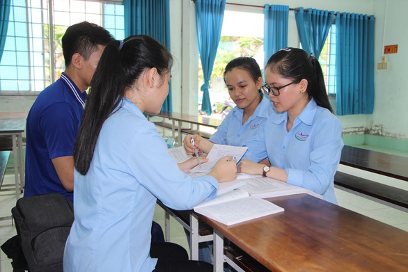 Sau nỗi đau mất mẹ cha, lần từng bước vào con đường đại học - Ảnh 4. Sau nỗi đau mất mẹ cha, lần từng bước vào con đường đại học - Ảnh 4.