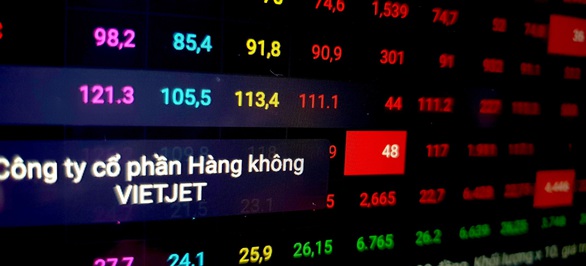 Chứng khoán giảm điểm, cổ phiếu hàng không bốc hơi ngàn tỉ đồng vốn hóa - Ảnh 1. Chứng khoán giảm điểm, cổ phiếu hàng không bốc hơi ngàn tỉ đồng vốn hóa - Ảnh 1.
