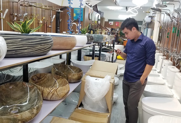 Thiết bị vệ sinh Trung Quốc tràn sang Việt Nam - Ảnh 1. Thiết bị vệ sinh Trung Quốc tràn sang Việt Nam - Ảnh 1.