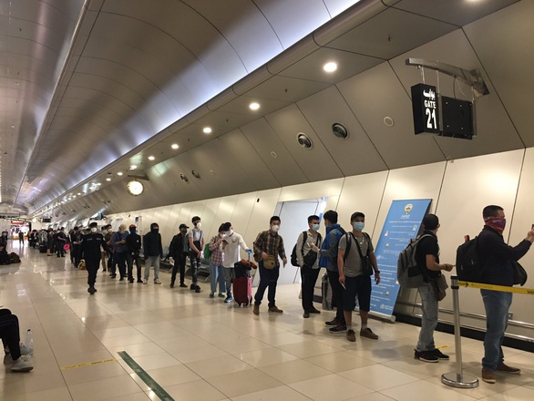 266 công dân Việt Nam từ Kuwait, Qatar, Ai Cập về nước - Ảnh 1. 266 công dân Việt Nam từ Kuwait, Qatar, Ai Cập về nước - Ảnh 1.