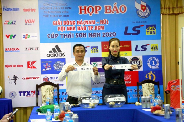 Các nhà báo thể thao tranh tài đá bóng nhân ngày 21-6 - Ảnh 1.