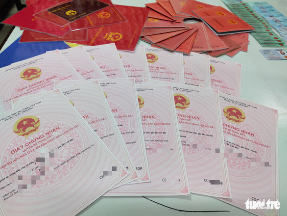 Phá đường dây làm giả bằng cấp, sổ đỏ liên tỉnh quy mô lớn - Ảnh 2. Phá đường dây làm giả bằng cấp, sổ đỏ liên tỉnh quy mô lớn - Ảnh 2.