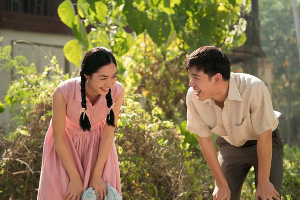 Cơn mưa tình đầu: Son Ye Jin đẹp thổn thức, ngọc nữ Thái Mint đẹp hút hồn - Ảnh 5. Cơn mưa tình đầu: Son Ye Jin đẹp thổn thức, ngọc nữ Thái Mint đẹp hút hồn - Ảnh 5.