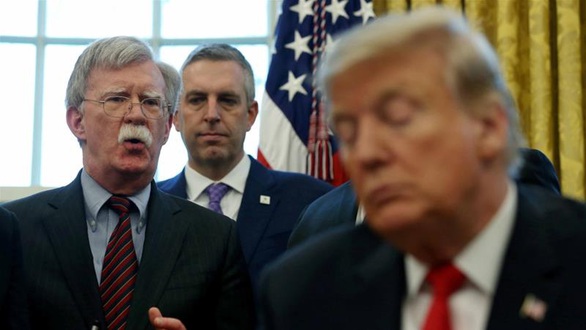 Cựu cố vấn Nhà Trắng tiết lộ ông Trump nhờ ông Tập giúp tái đắc cử, phía tổng thống bác bỏ - Ảnh 1. Cựu cố vấn Nhà Trắng tiết lộ ông Trump nhờ ông Tập giúp tái đắc cử, phía tổng thống bác bỏ - Ảnh 1.
