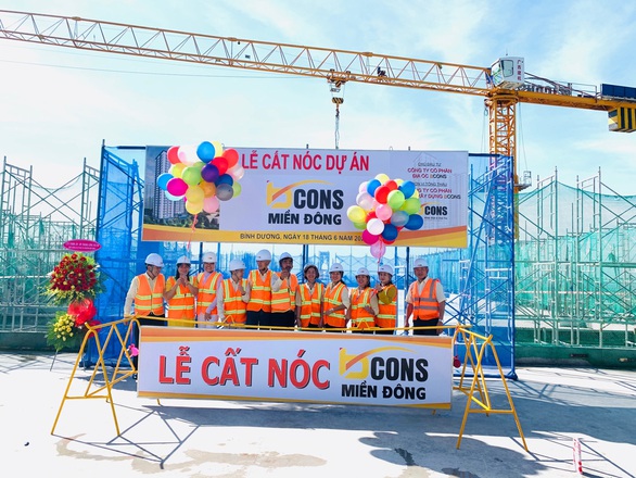 Bcons Miền Đông cất nóc vượt tiến độ - Ảnh 1. Bcons Miền Đông cất nóc vượt tiến độ - Ảnh 1.