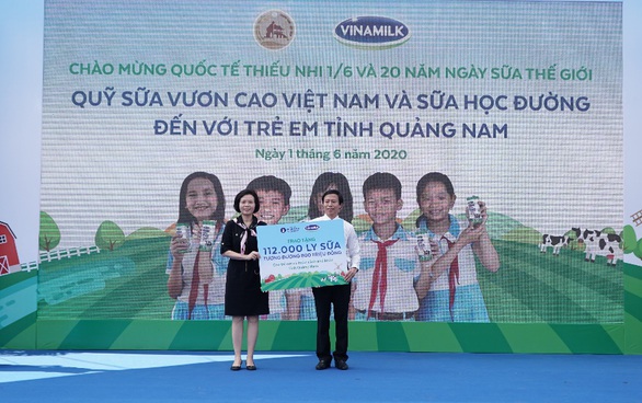 Vinamilk tặng quà 1-6 đặc biệt đến với trẻ em Quảng Nam - Ảnh 5. Vinamilk tặng quà 1-6 đặc biệt đến với trẻ em Quảng Nam - Ảnh 5.