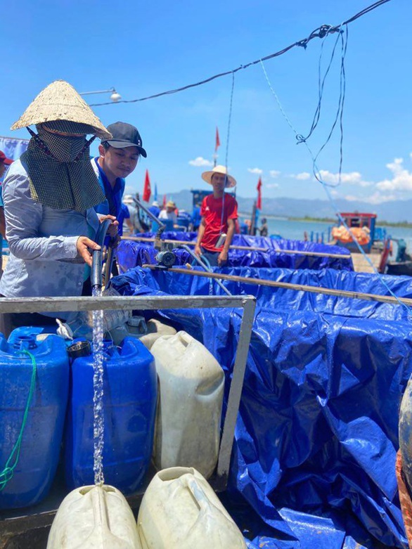 Đưa nước sạch giải khát cho người dân xã đảo - Ảnh 2. Đưa nước sạch giải khát cho người dân xã đảo - Ảnh 2.