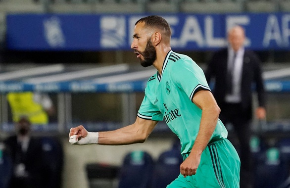 Thắng sít sao Sociedad, Real Madrid trở lại ngôi đầu bảng - Ảnh 2. Thắng sít sao Sociedad, Real Madrid trở lại ngôi đầu bảng - Ảnh 2.