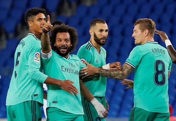 Thắng sít sao Sociedad, Real Madrid trở lại ngôi đầu bảng - Ảnh 1. Thắng sít sao Sociedad, Real Madrid trở lại ngôi đầu bảng - Ảnh 1.